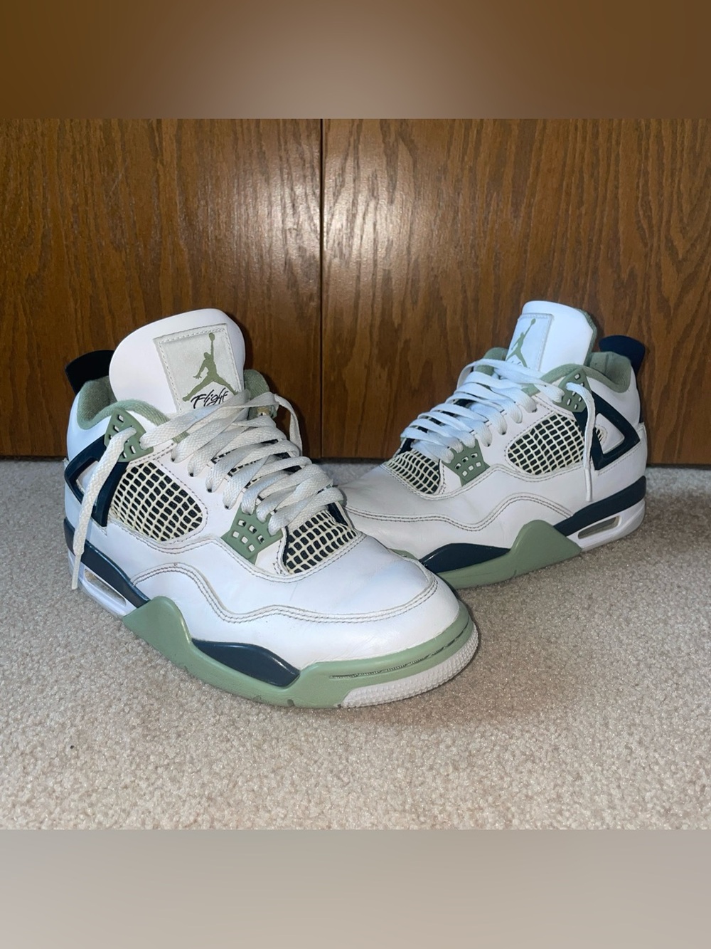 Air Jordan 4 Retro Men’s Sneakers in White and Sage Green, Size US 8